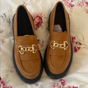 Tan and Gold Flats with Sleek Loafer Design